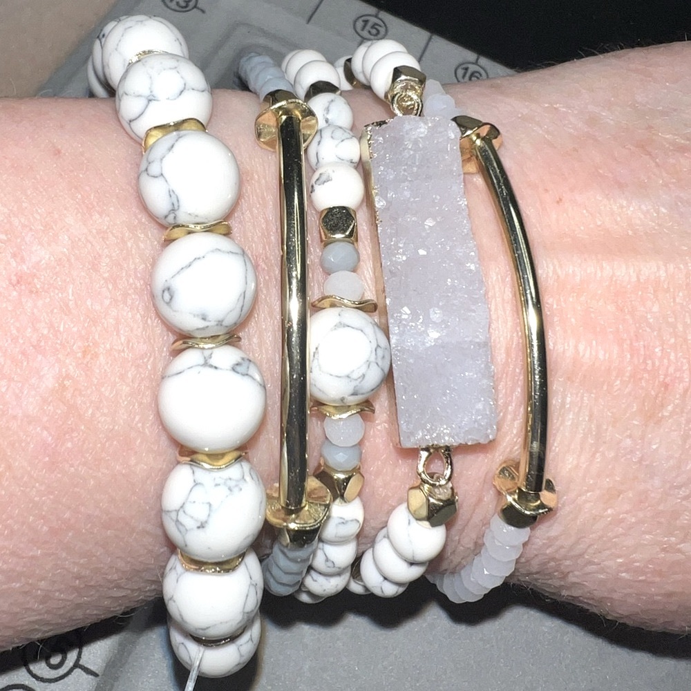 Set: Howlite -5 Stackable Bracelets And Matching … - image 7